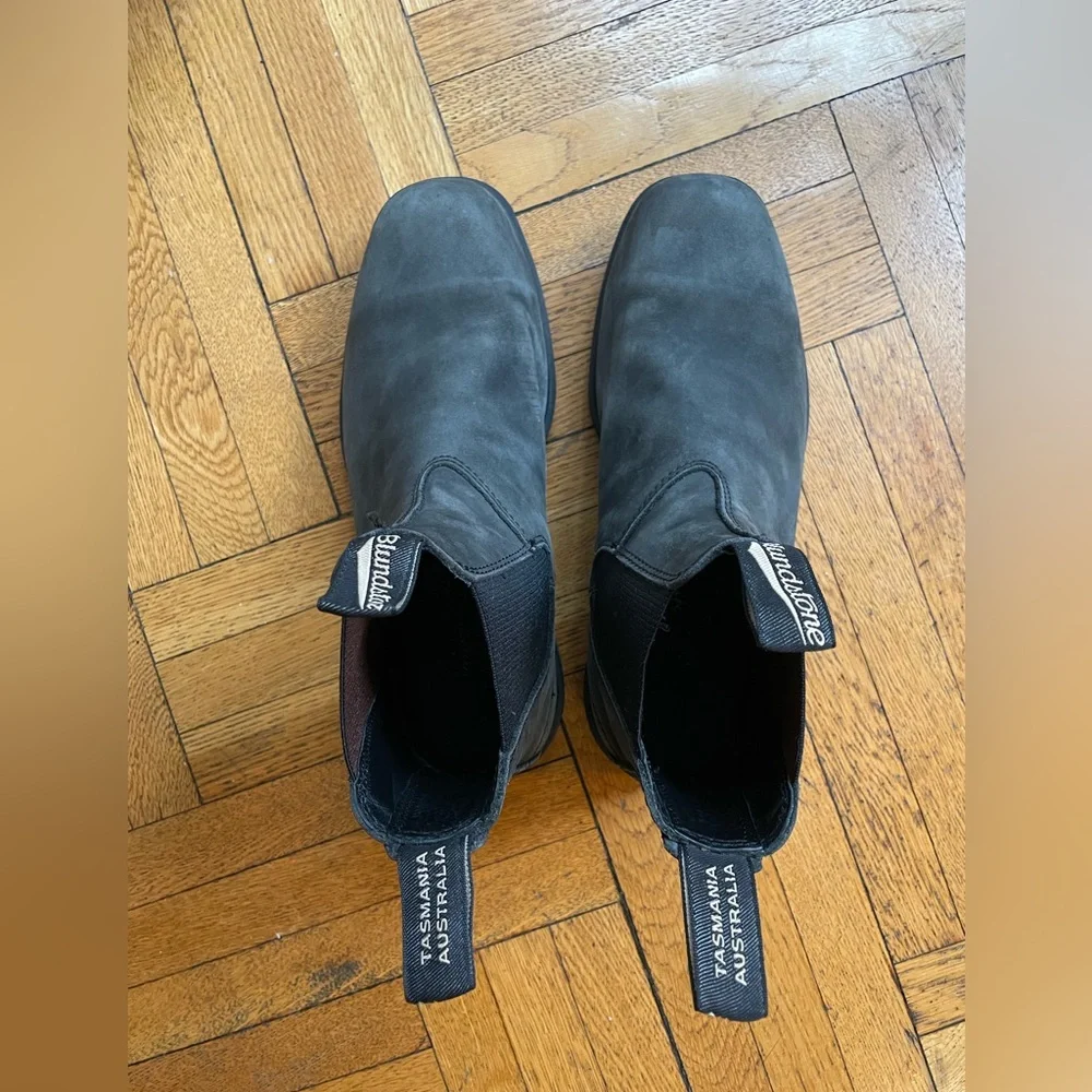 Blundstone Men's Rustic Black Suede Chisel Toe Dress Chelsea Boots - Picture 2 of 5